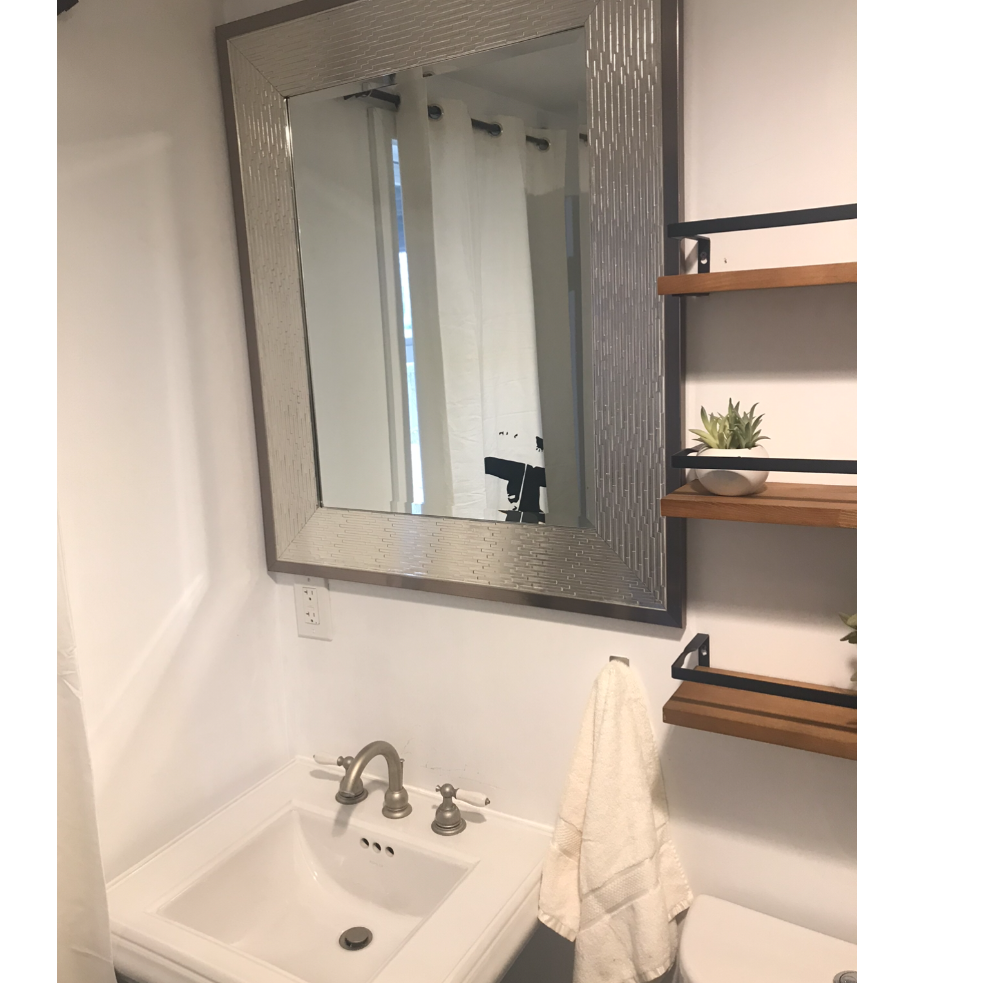 Gorgeous, Cozy, 1 bedroom apartment with Barn doors, full kitchen. Close to Hospital, shopping cente - Photo 12
