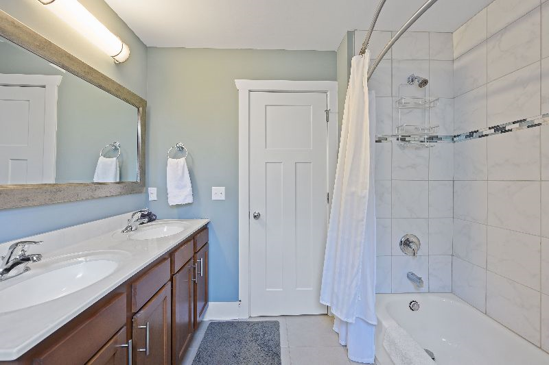 Cincinnati Charmer - Clean, Safe, Convenient - Photo 9