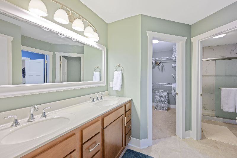 Cincinnati Charmer - Clean, Safe, Convenient - Photo 6