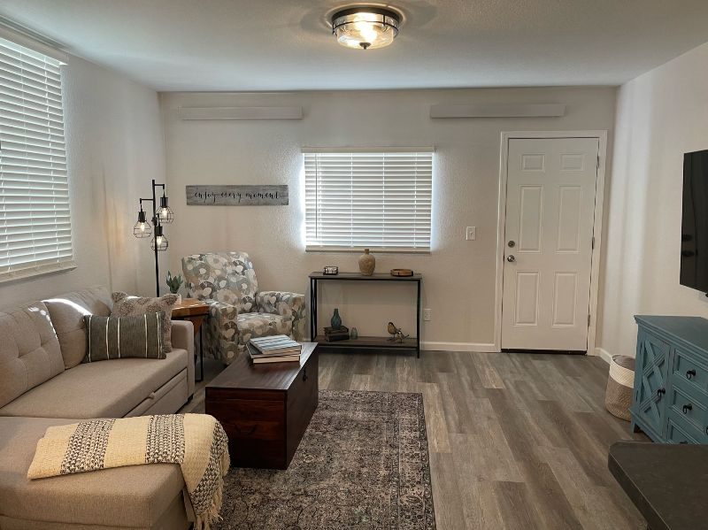 No. 4 - Beautiful newly remodeled downstairs unit - Photo 3