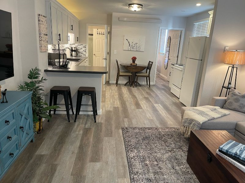 No. 4 - Beautiful newly remodeled downstairs unit - Photo 7