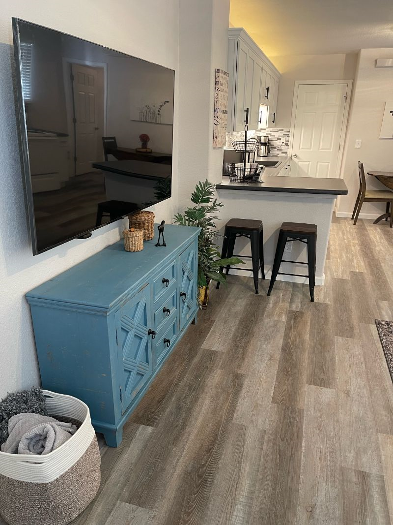 No. 4 - Beautiful newly remodeled downstairs unit - Photo 5