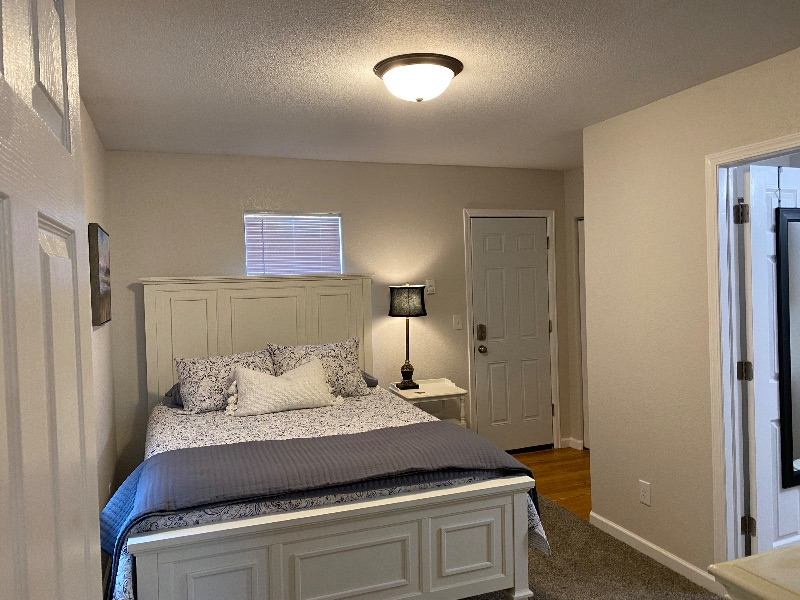 No. 4 - Beautiful newly remodeled downstairs unit - Photo 8