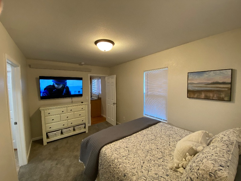 No. 4 - Beautiful newly remodeled downstairs unit - Photo 9