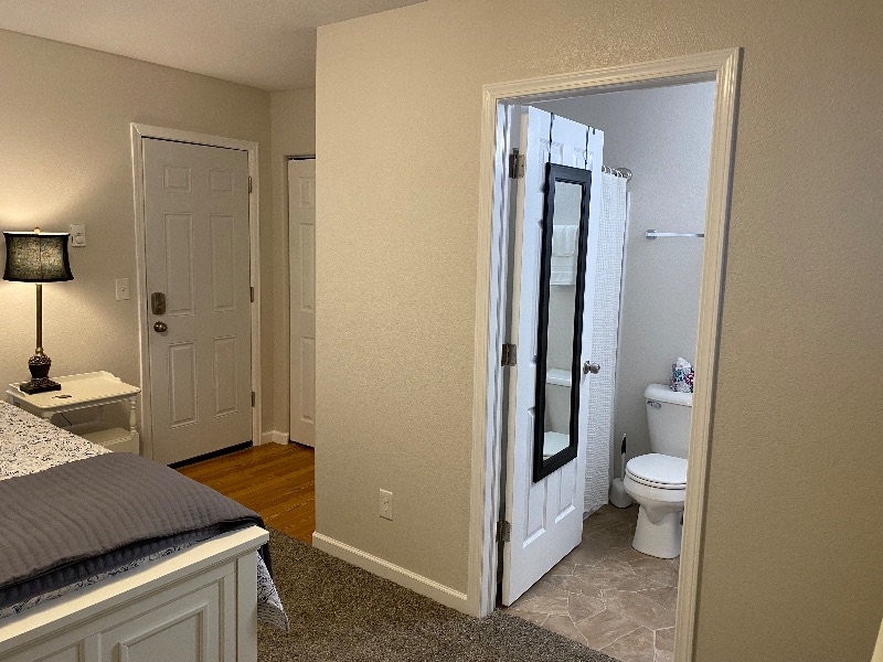 No. 4 - Beautiful newly remodeled downstairs unit - Photo 10