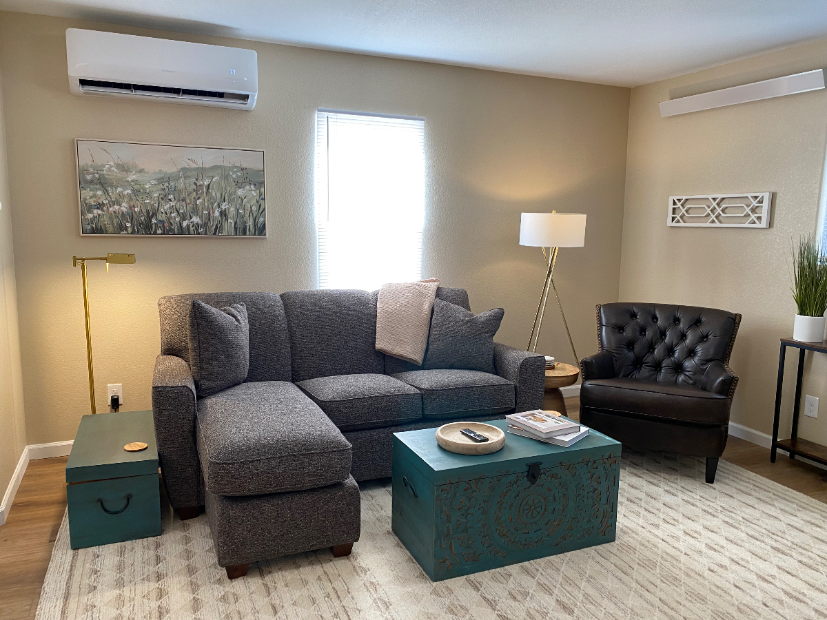 No. 4 - Beautiful newly remodeled downstairs unit - Photo 3