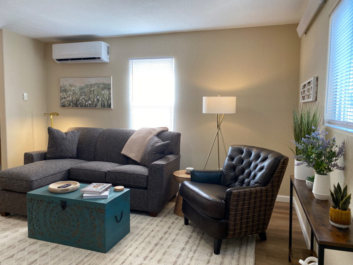 No. 4 - Beautiful newly remodeled downstairs unit - Photo 4