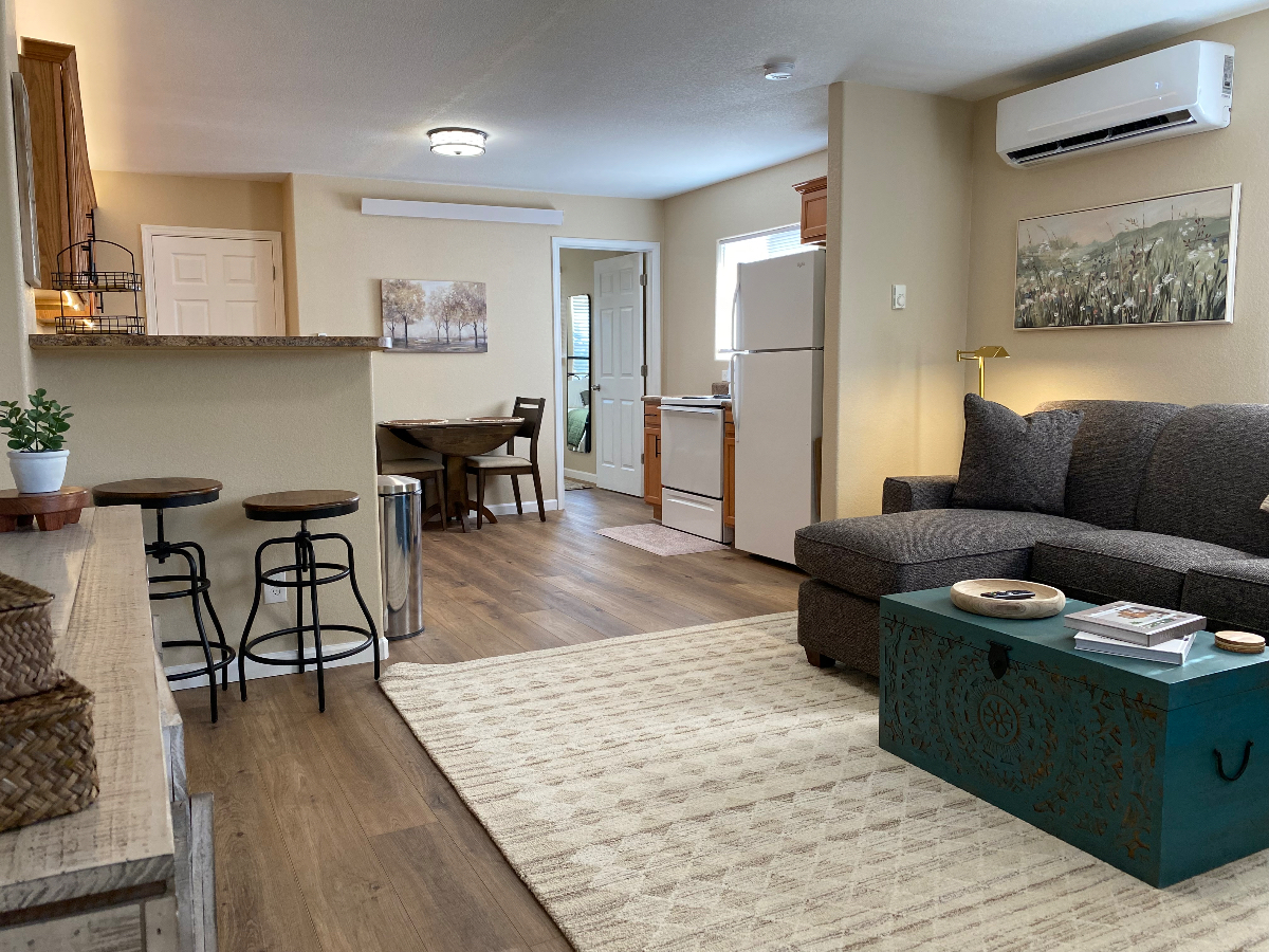 No. 4 - Beautiful newly remodeled downstairs unit - Photo 5