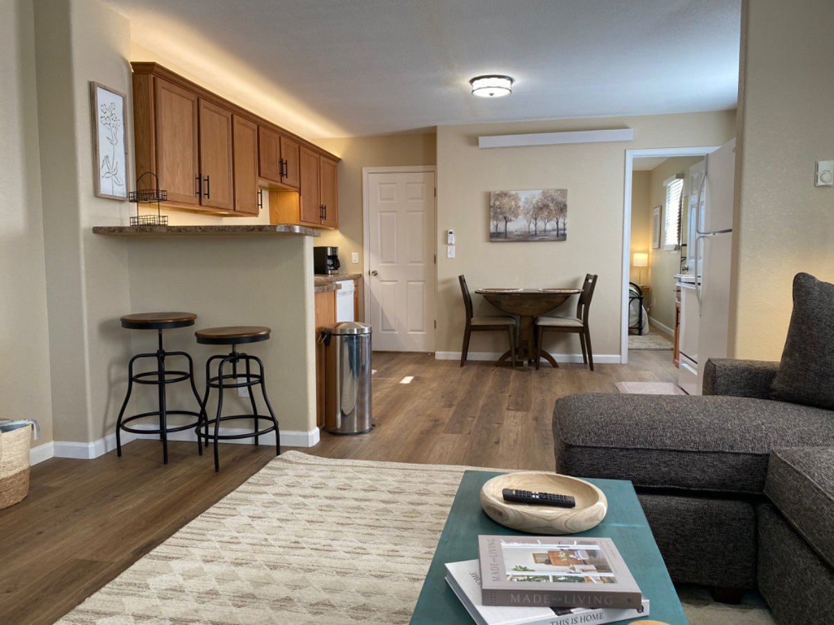 No. 4 - Beautiful newly remodeled downstairs unit - Photo 8