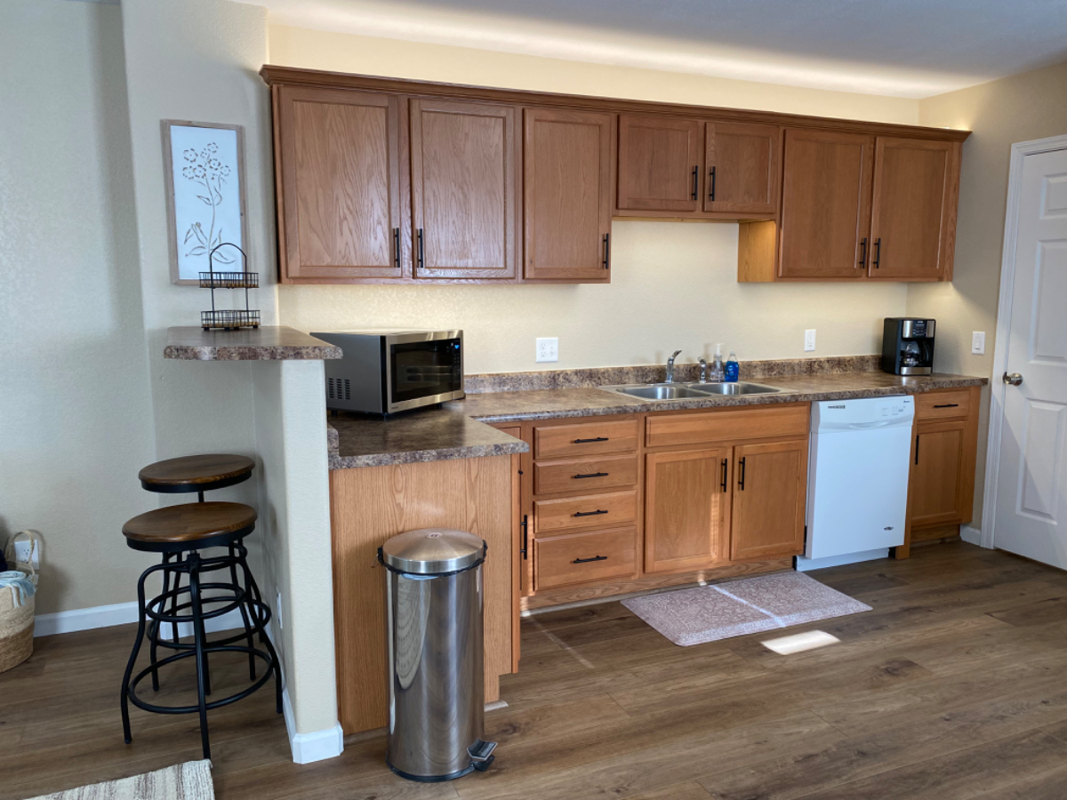 No. 4 - Beautiful newly remodeled downstairs unit - Photo 11