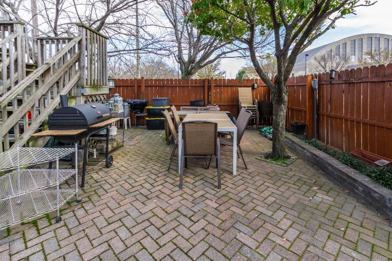 Sunny two bedroom on Capitol Hill in Wash DC - Photo 1