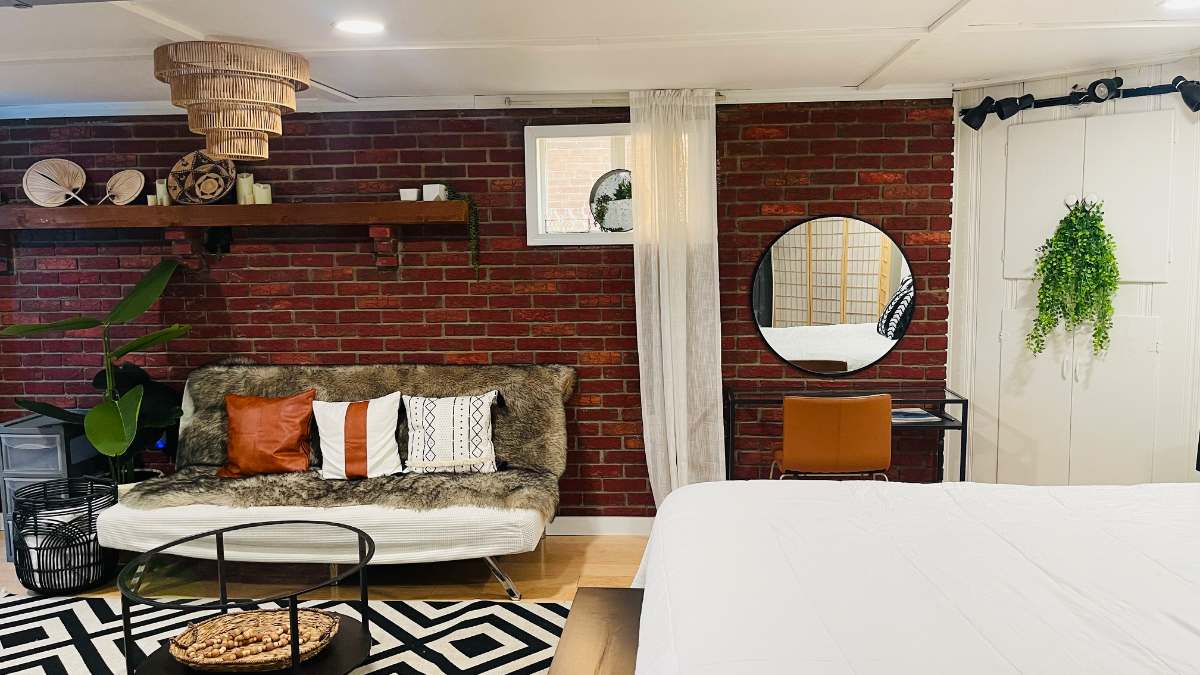 Fully Furnished DC Ground Floor Studio  with Private Entrance - Photo 8