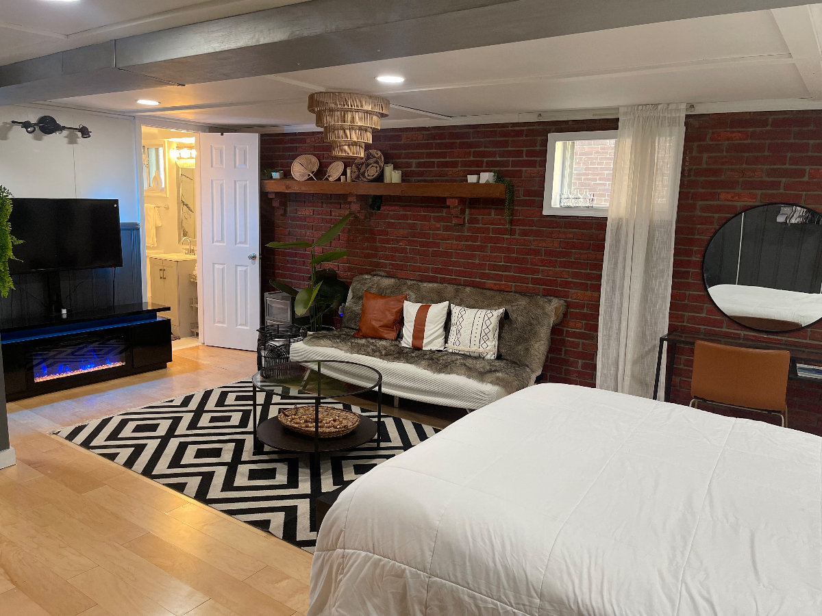 Fully Furnished DC Ground Floor Studio  with Private Entrance - Photo 9