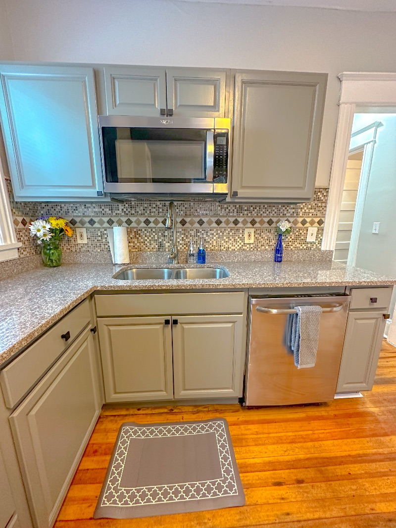 ''The Leo Home'' Private Bedrooms - Shared Bathroom/Living/Kitchen - .73 miles to Albany Med - Photo 12
