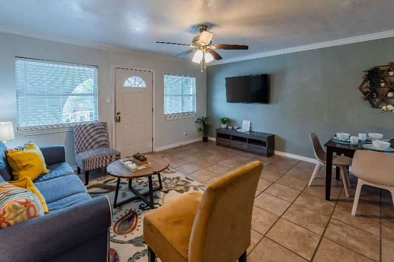 Beautiful Apartment at the Botanical Garden - Photo 1
