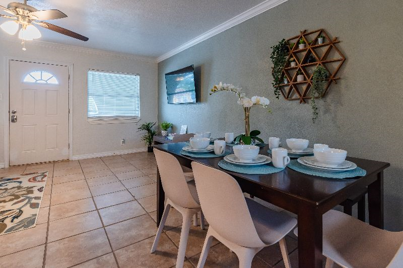 Beautiful Apartment at the Botanical Garden - Photo 10