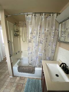 Perfectly Private: Entire 1 bed, 1 bath  home - Photo 11