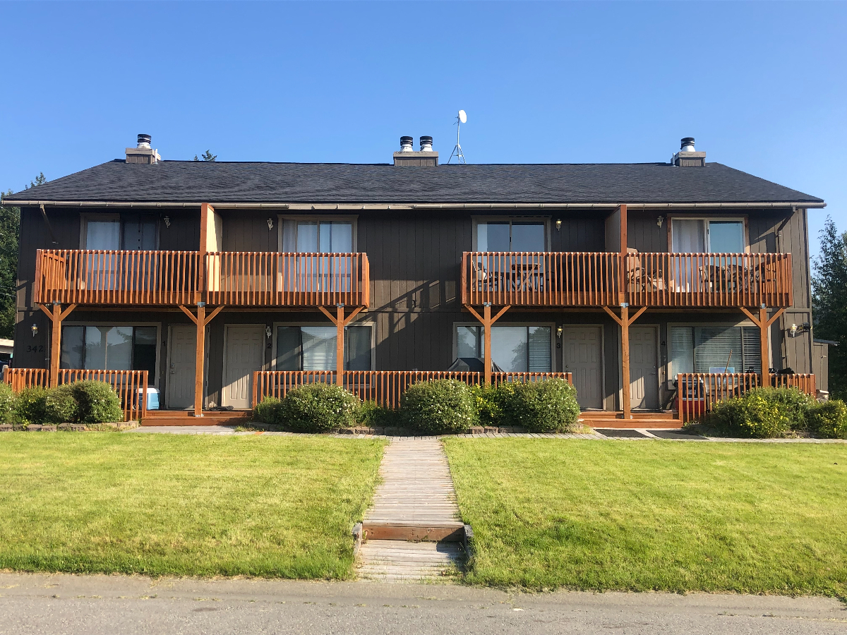Townhome with Lake View 3br