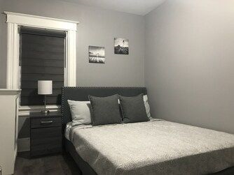 Split Level 3 BDR Apt in quiet 2 Family House - Photo 1