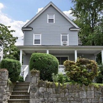 Split Level 3 BDR Apt in quiet 2 Family House - Photo 3