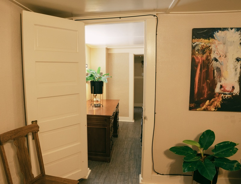 downtown farmhouse luxe living - Photo 8