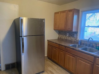 Fully Furnished Property Close to Local Hospital - Photo 3