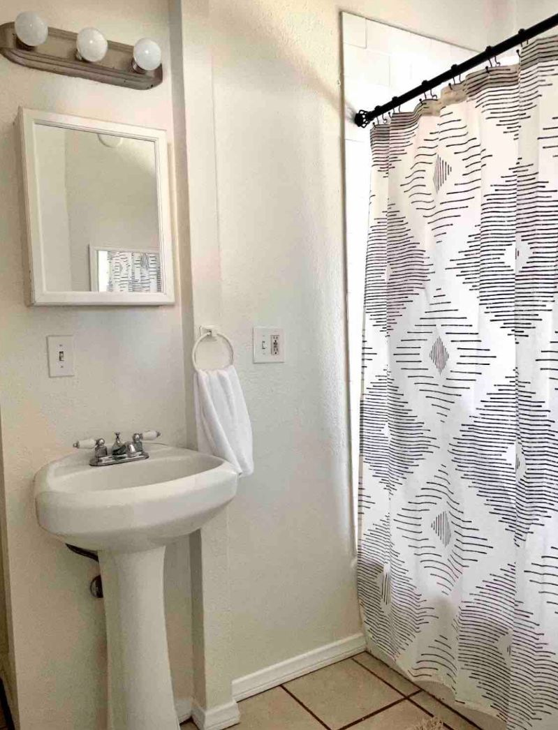 Quaint and cozy one bedroom unit with patio - Photo 2