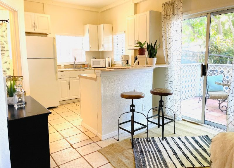 Quaint and cozy one bedroom unit with patio - Photo 1