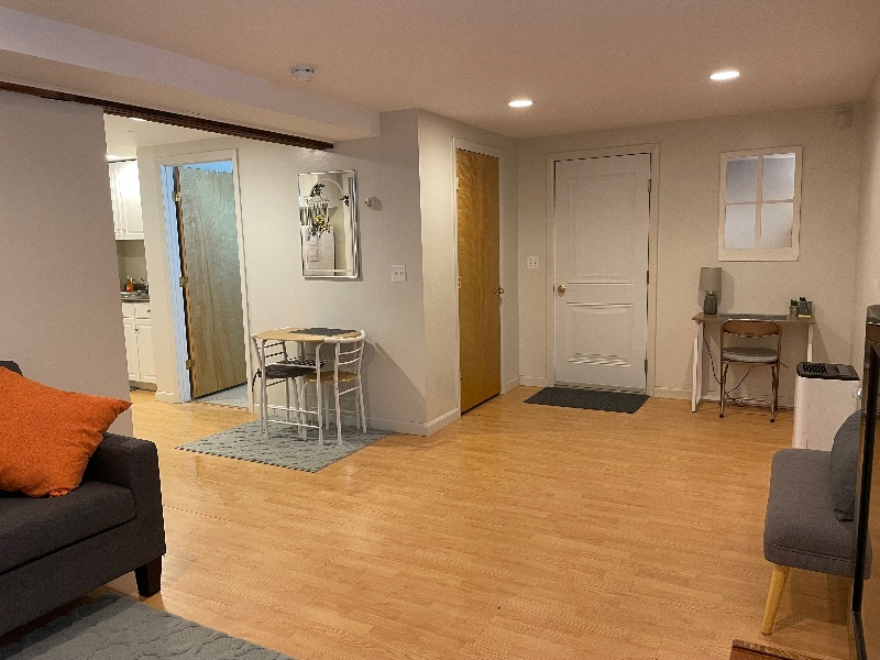ENTIRE 1Bed Apt, Quiet/Near Hospital/All Inclusive - Photo 1