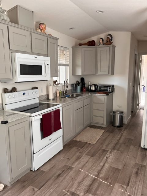 New 1 Bedroom Separate House - Photo 2