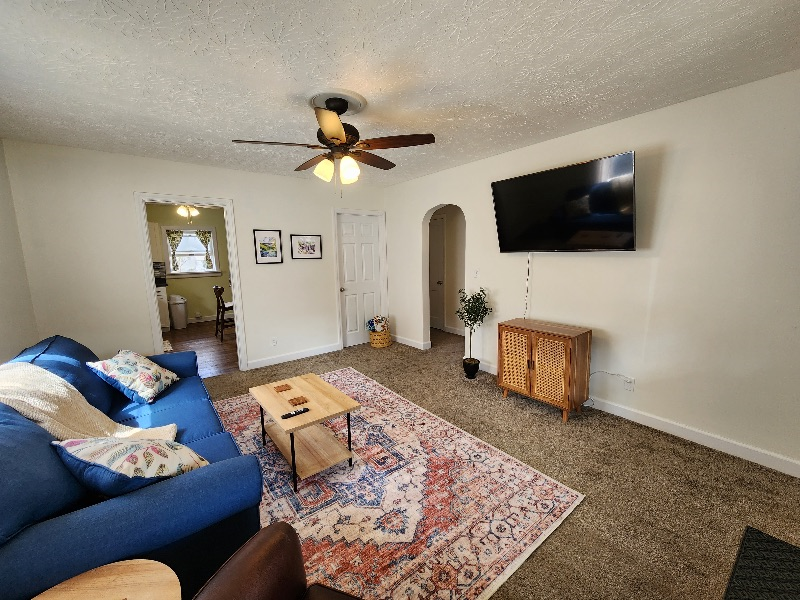 The Blue Door House - Photo 2