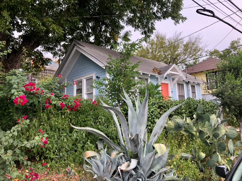 Cozy East Side Bungalow - Photo 2