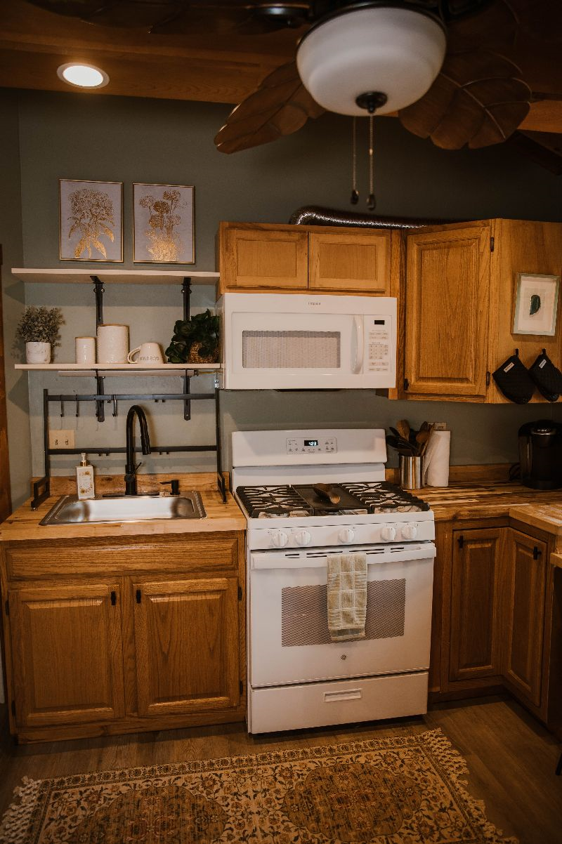 Cozy VT Cabin Master Suite- with full kitchen, bath and private entrance - Photo 7
