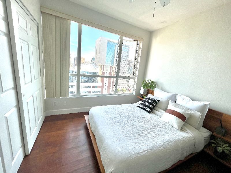 Modern condo with a view - Little Italy - Photo 5