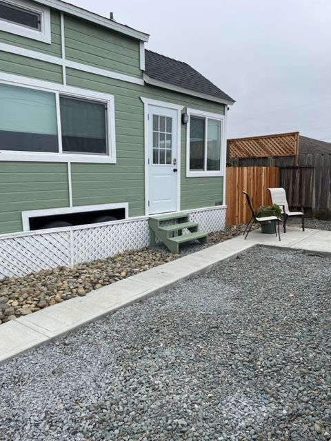Cozy Ocean-View Tiny House in Pacifica, CA - Perfect for a Quiet Getaway Near Retail Shops, Restaurants, and Hiking Trails - Photo 3