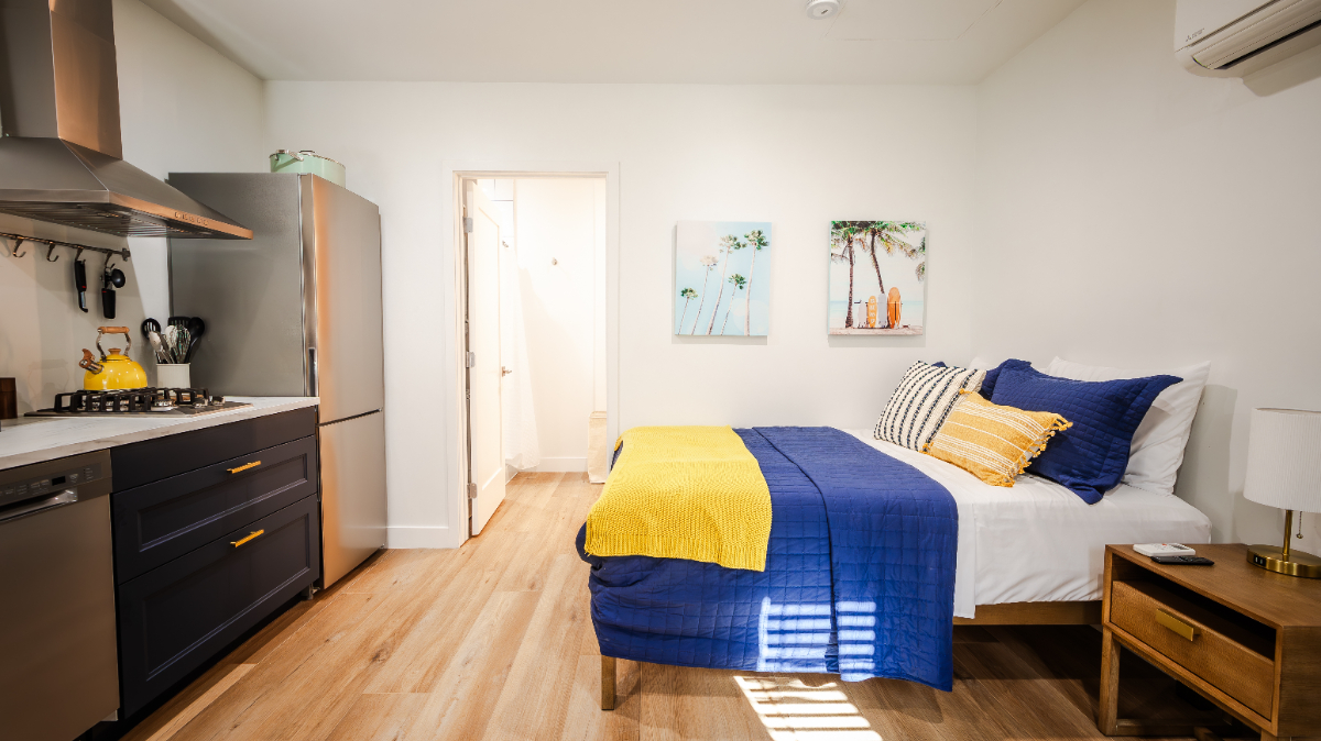 Stylish Westside Studio with W/D (Apt 23)
