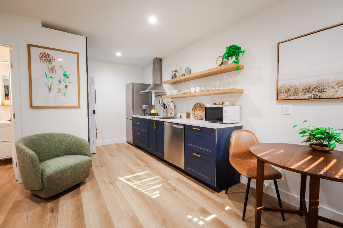 Gorgeous Studio with W/D  (Apt 24)