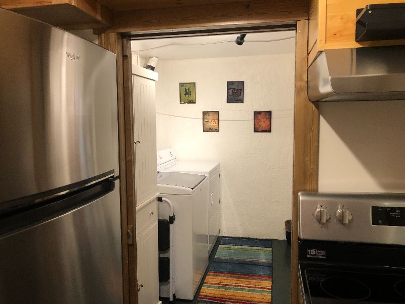 Newly Remodeled Private Apartment - Photo 12