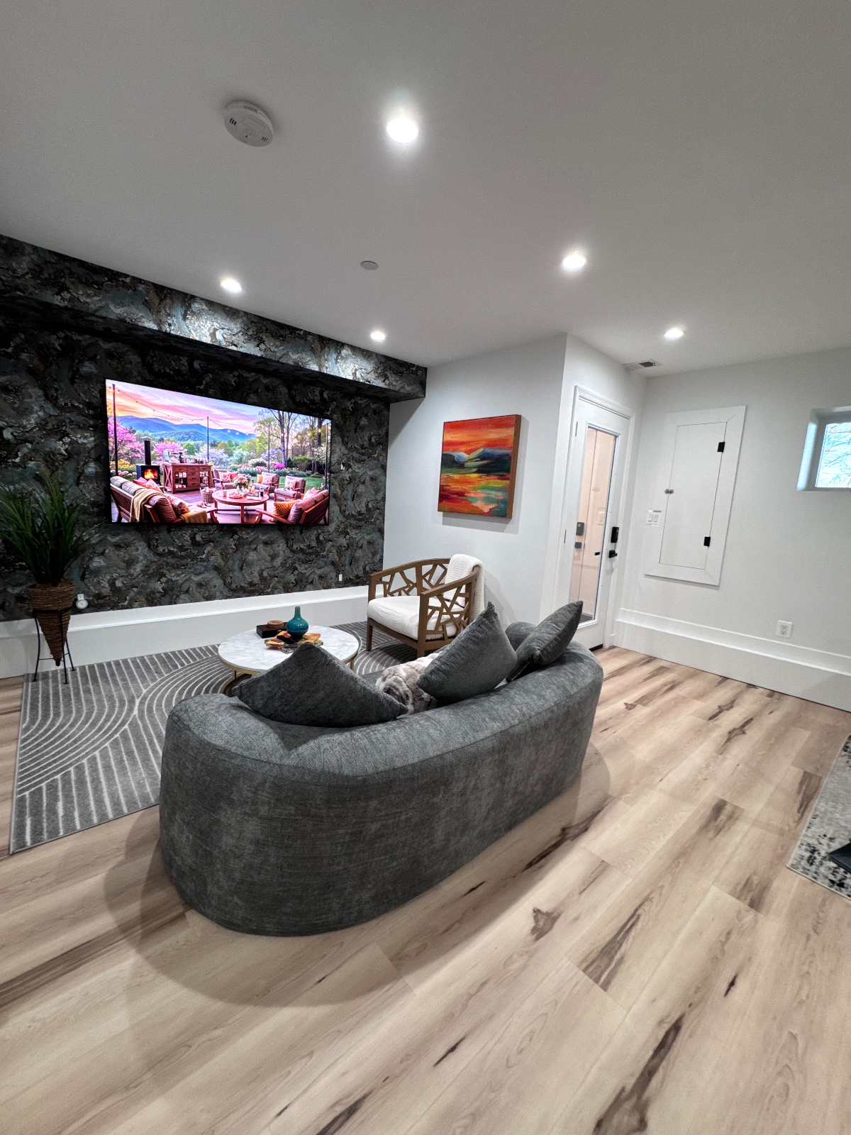 Modern and Mid-Century 2 Bed In the City - Photo 1