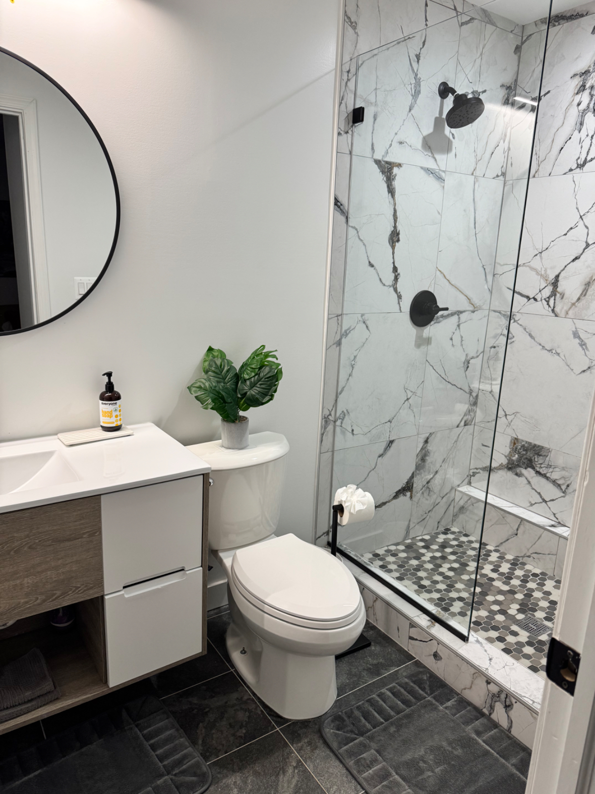 Modern and Mid-Century 2 Bed In the City - Photo 3