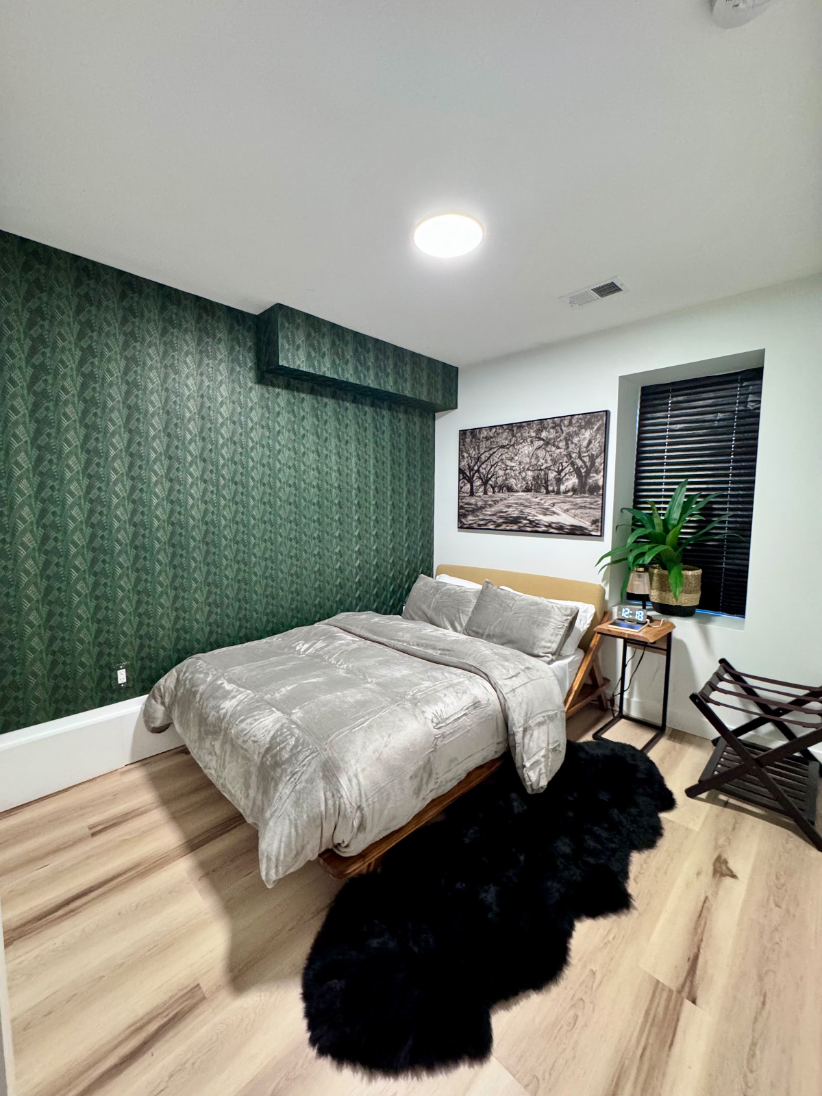Modern and Mid-Century 2 Bed In the City - Photo 4