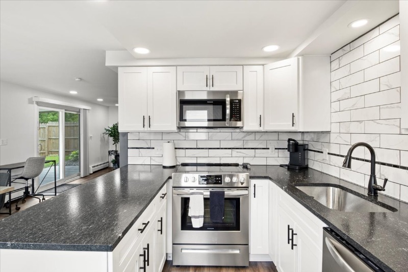 NEWLY REMODELED duplex in Farmington! Close to local hospitals! - Photo 2
