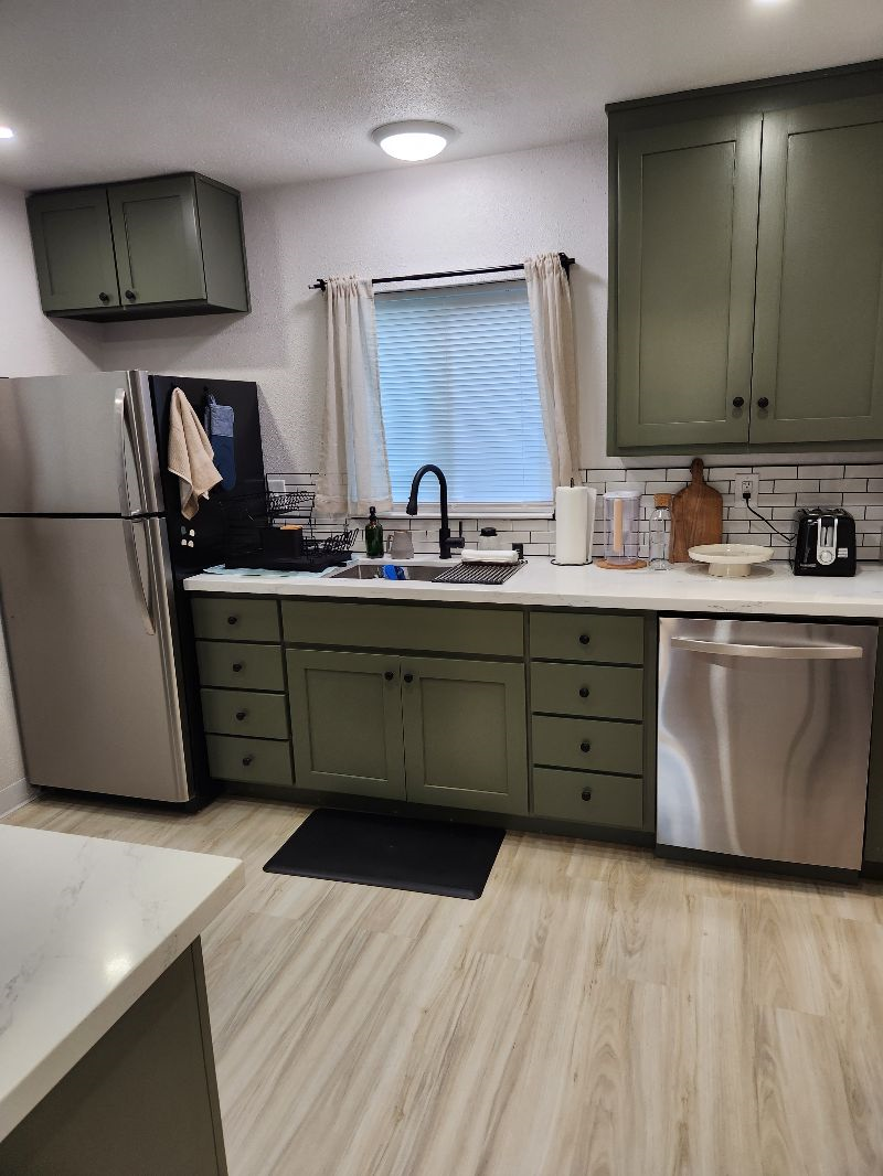 Stylish 2 Bedroom Home for Traveling Professionals - Photo 6