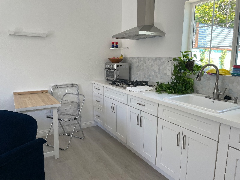 Beautiful Guest house on the Westside - Photo 3