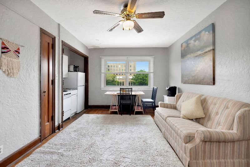 1 Bedroom/Studio Apartment Near Eden Park VP 33