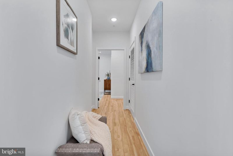 2 BDR, 2.5  bathroom in 2 Level new construction Condo - Photo 7