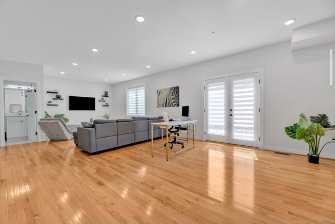 2 BDR, 2.5 bathroom in 2 Level new construction Condo - Photo 2