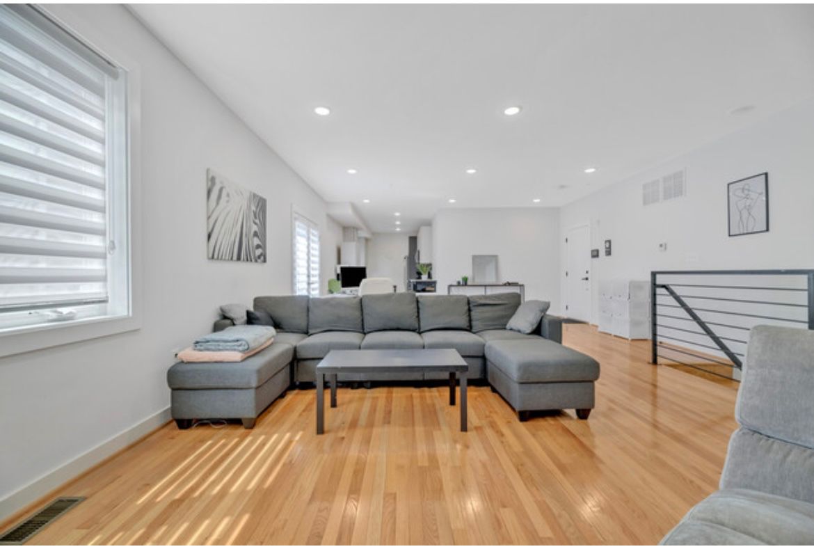 2 BDR, 2.5 bathroom in 2 Level new construction Condo - Photo 1