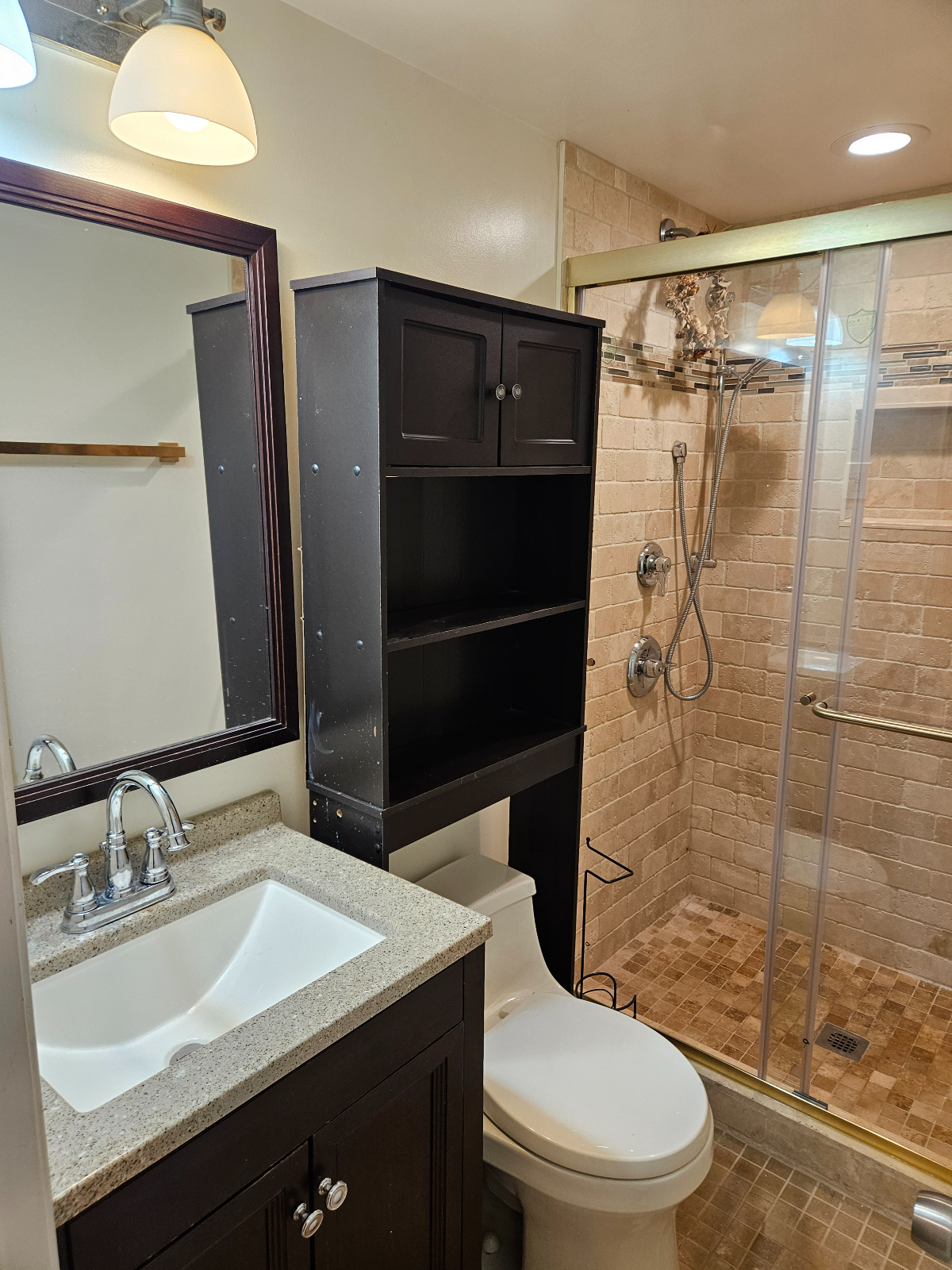 Beautiful Basement Apartment with Private Entrance. - Photo 5