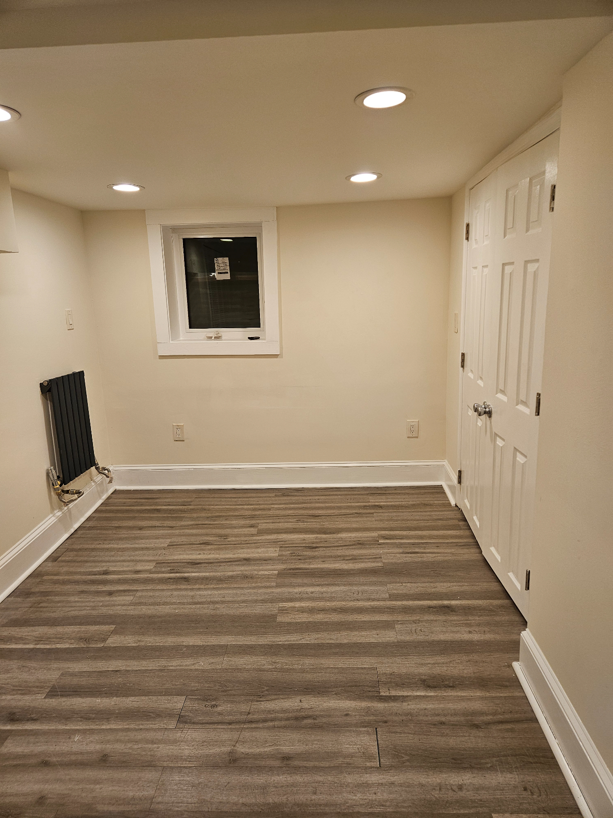 Beautiful Basement Apartment with Private Entrance. - Photo 8